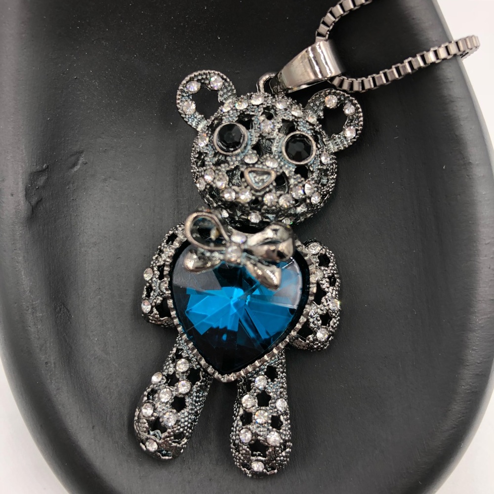 Teddy Bear Statement Necklace New
28"
BJ - Picture 5 of 7